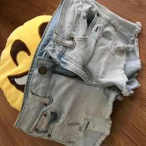 American Eagle destroyed distressed light shorts
